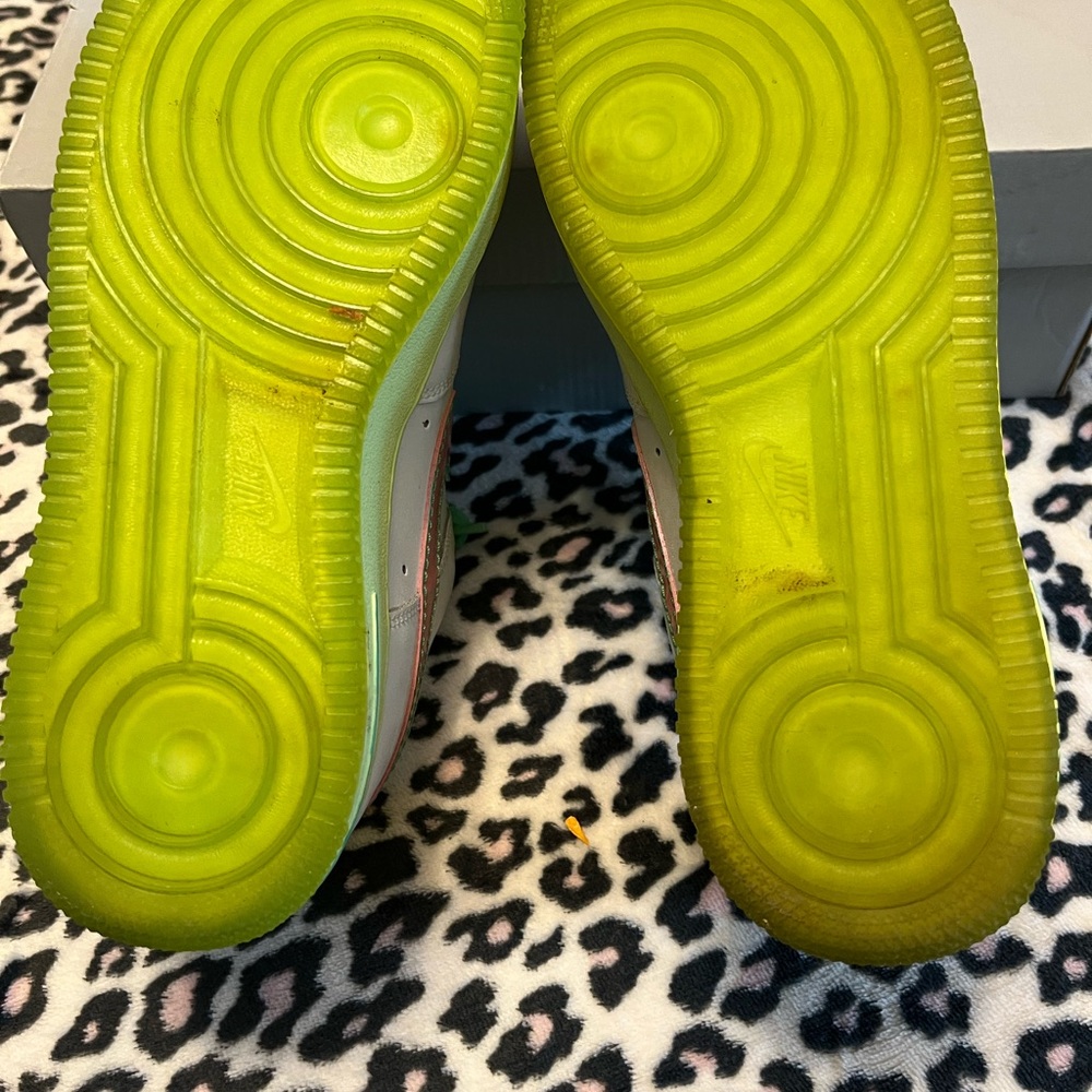 Nike Air Force 1 with Green and Pink Highlights - Picture 6 of 6